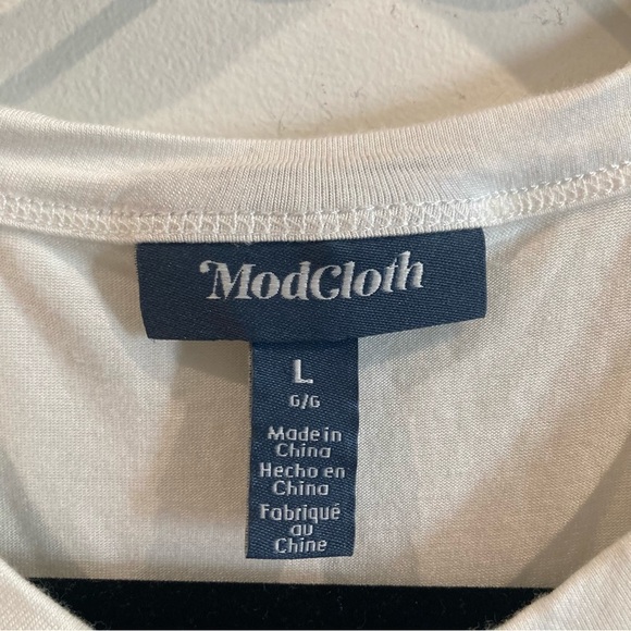 MODCLOTH Sz L Cherry Design Raglan Long Flare Sleeve Henley Style Buttoned Top - Picture 2 of 8